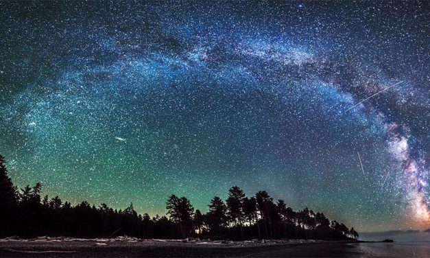 Photographer Captures Amazing Film of Milky Way Galaxy