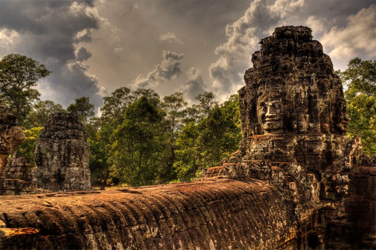 35 Amazing Photos from the Ruins of Angkor Wat Vishnu Temple in Cambodia